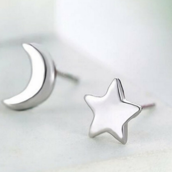 NEW Sterling Silver Dainty Star & Crescent Moon Women Girls Stud Earrings - Picture 3 of 9